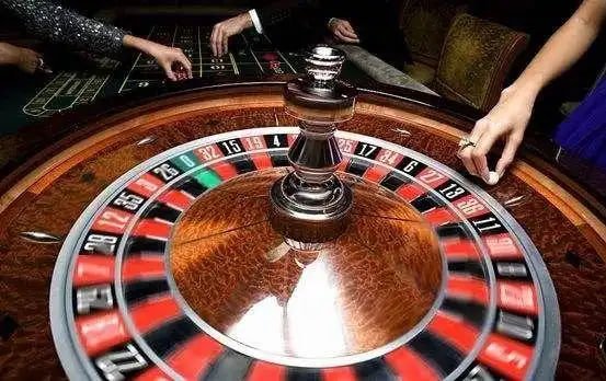 Simbol-simbol Starburst dan nilai hadiah yang ditampilkan di tabel pembayaran